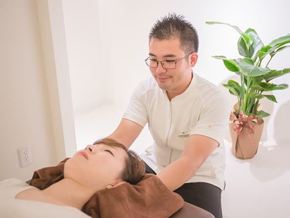 MAKANA整体サロングループの頭痛への施術